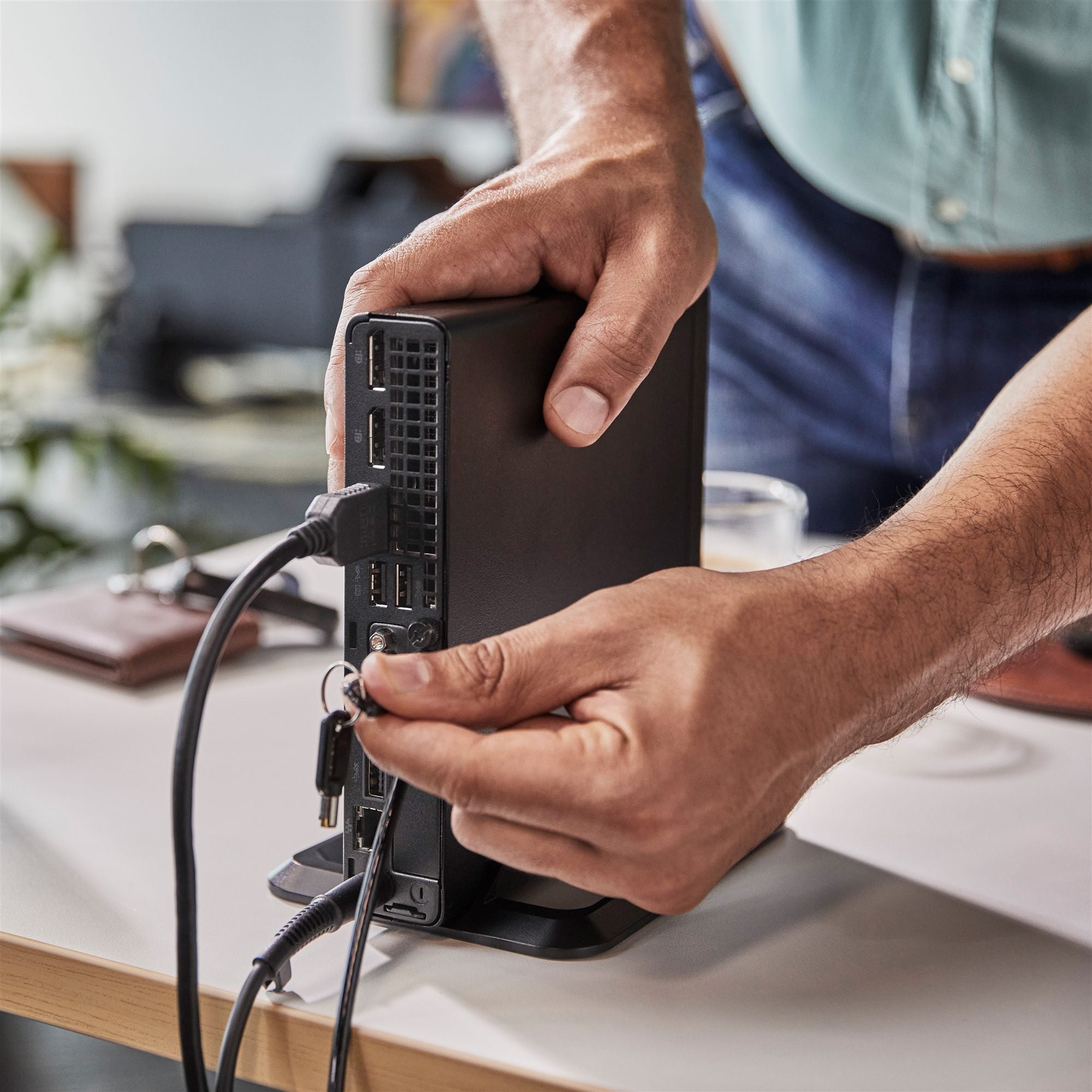 HP Elite Mini 800 G9 Intel® Core™ i7 i7-13700 16 Go DDR5-SDRAM 512 Go SSD Windows 11 Pro Mini PC Noir