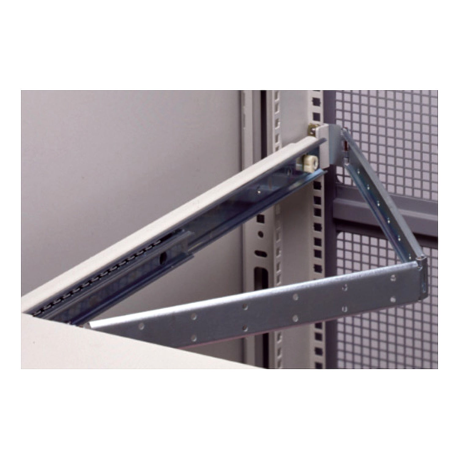 Cable Management Arm f Netshelter