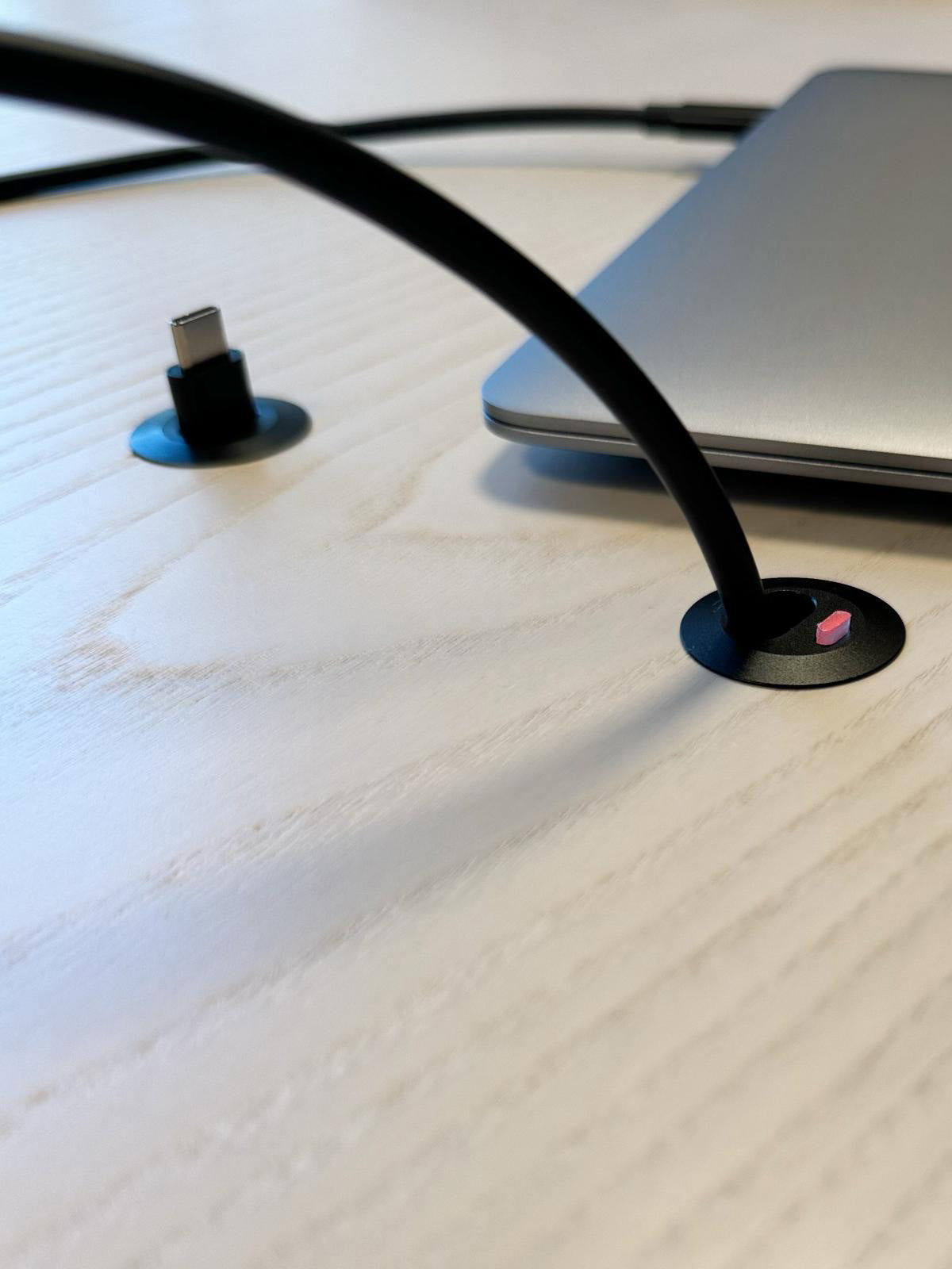 Ochno Socket, pull out, LED button, black