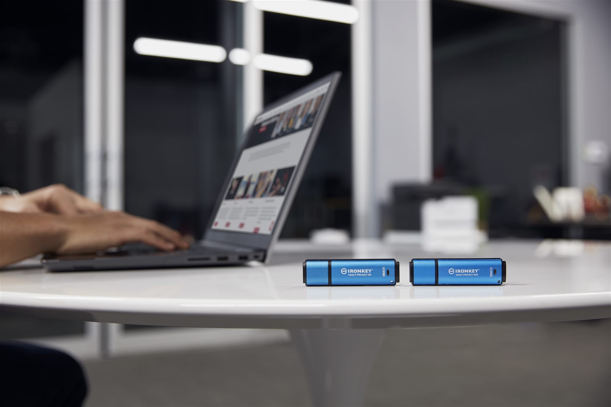 KINGSTON 256Go IronKey Vault Privacy 50 USB AES-256 Encrypted FIPS 197