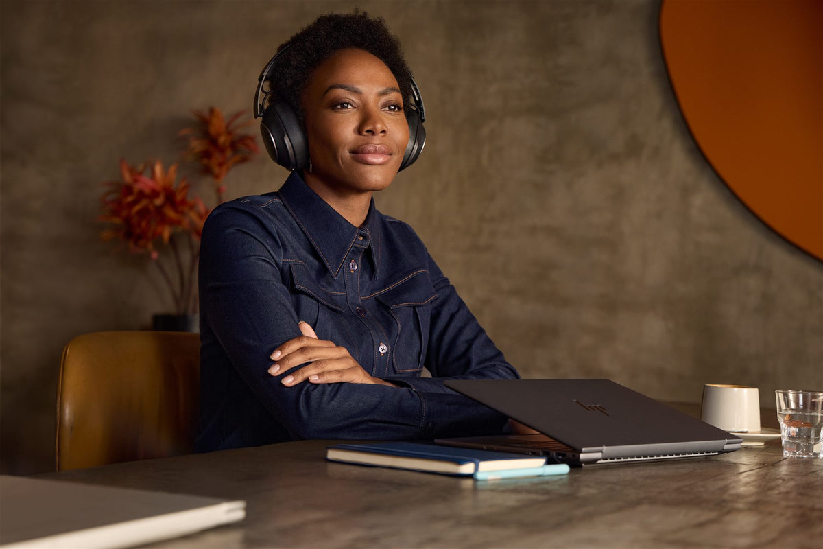 HP Poly Voyager Surround 80 UC Microsoft Teams Certified USB-C Headset +USB-C/A Adapter Sans fil Arceau Musique/Quotidien USB Type-C Bluetooth Socle de chargeme