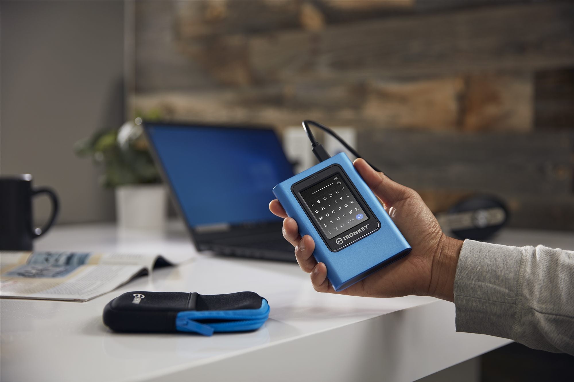 KINGSTON 3840Go IronKey Vault Privacy 80 XTS-AES 256-bit Encrypted External SSD