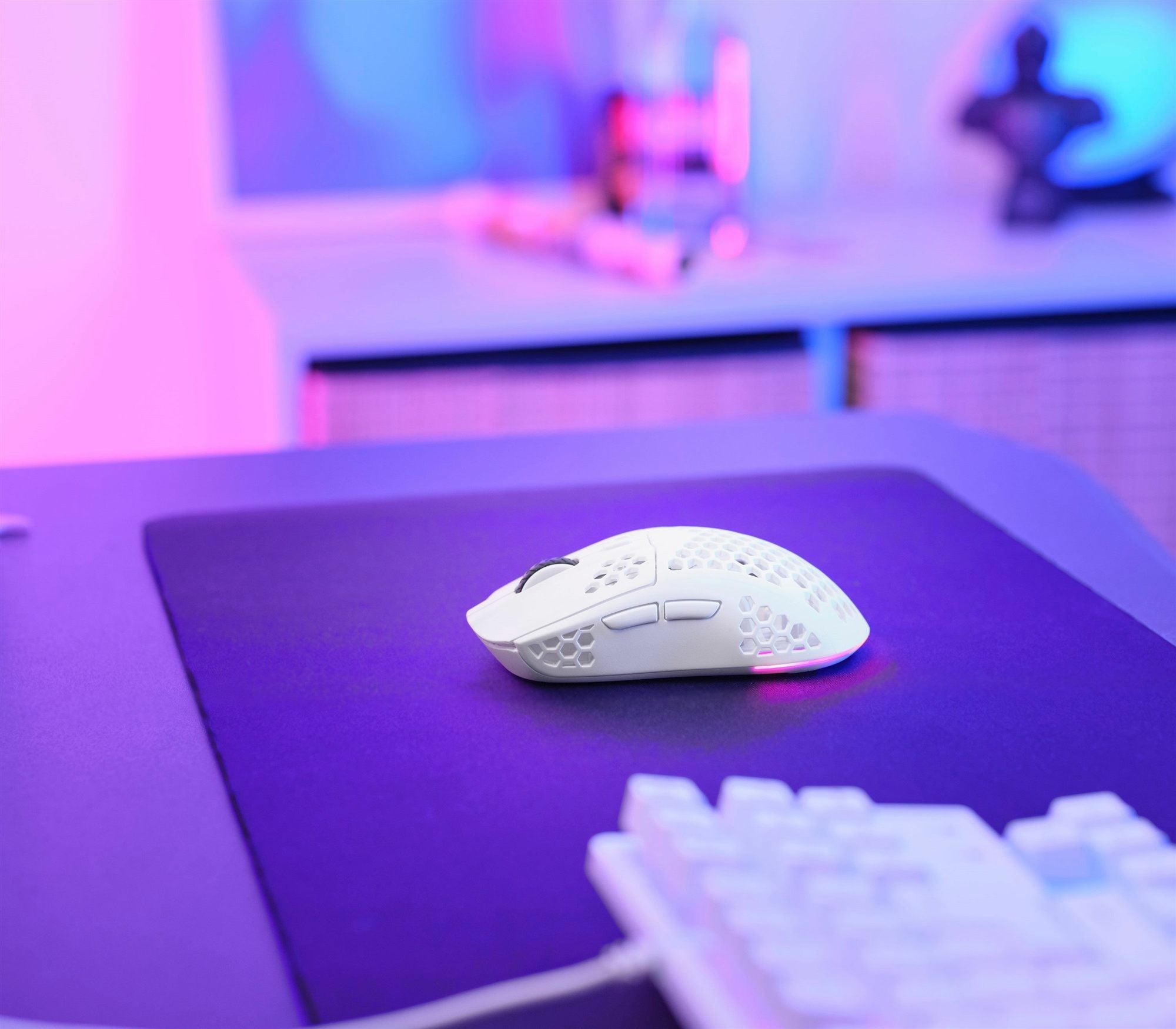 TRUST Souris gaming sans fil HELOX ultra légére - Blanche
