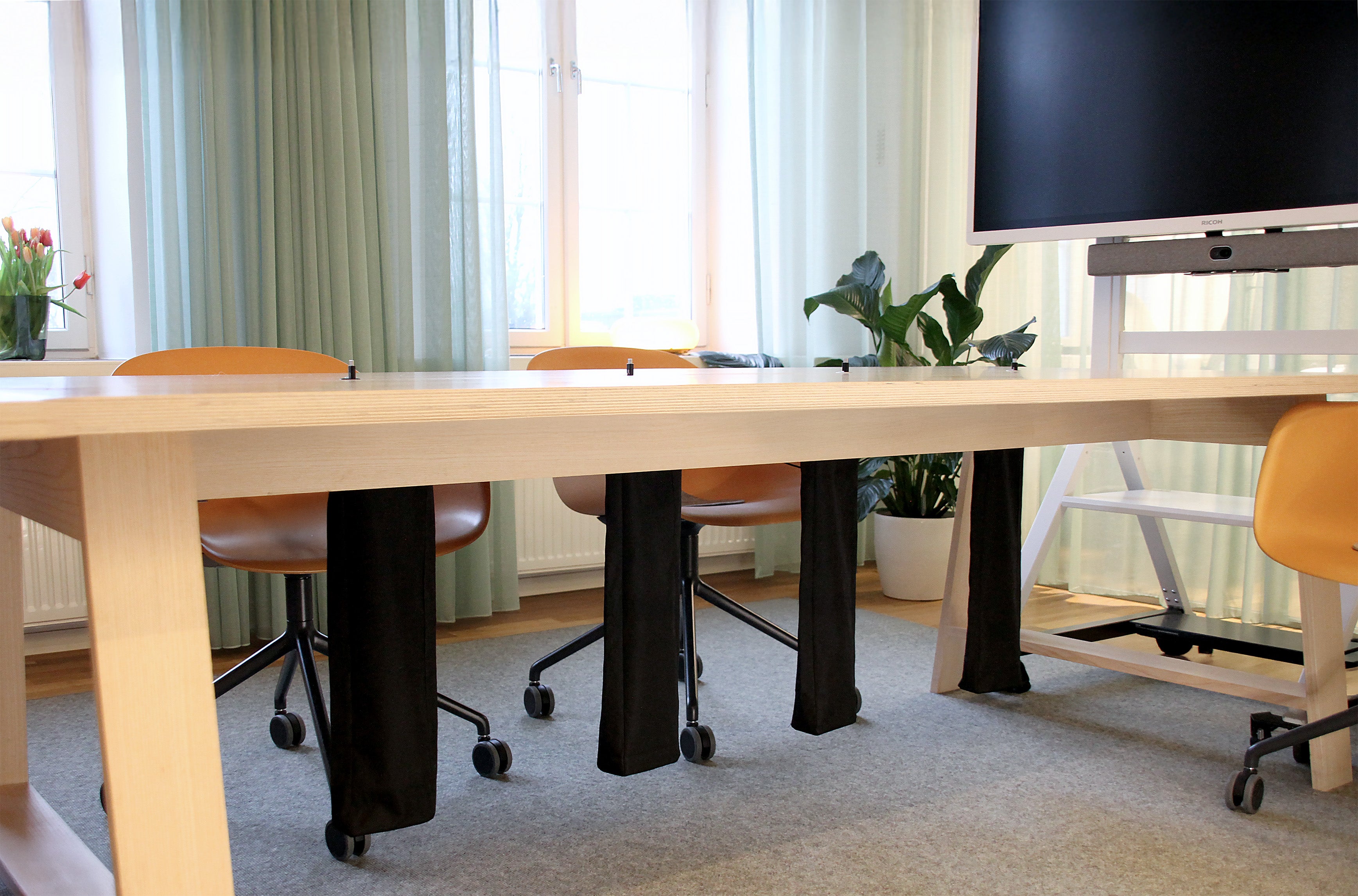 Ochno Pull out cable management system