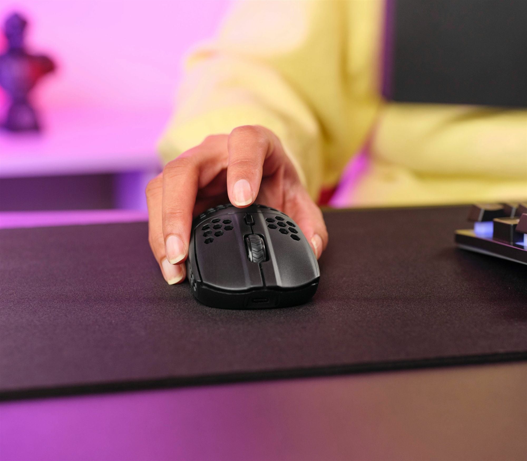 TRUST Souris gaming sans fil HELOX ultra légére - Noire