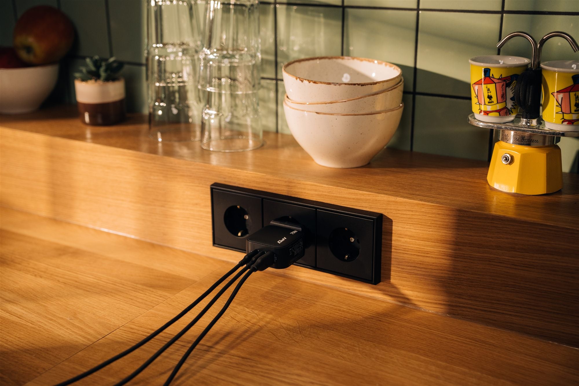 VERBATIM MINI GAN CHARGER 70W 3 PORT US/EU/UK ADP WCF (P)