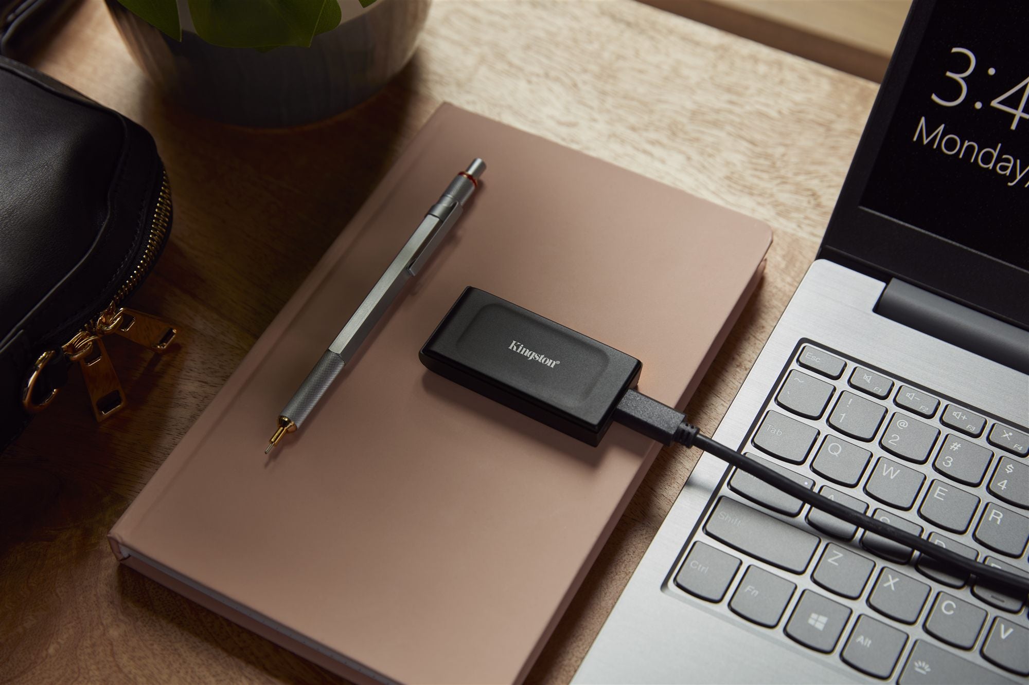 KINGSTON XS1000 2To SSD Pocket-Sized USB 3.2 Gen 2 External Solid State Drive Up to 1050Mo/s