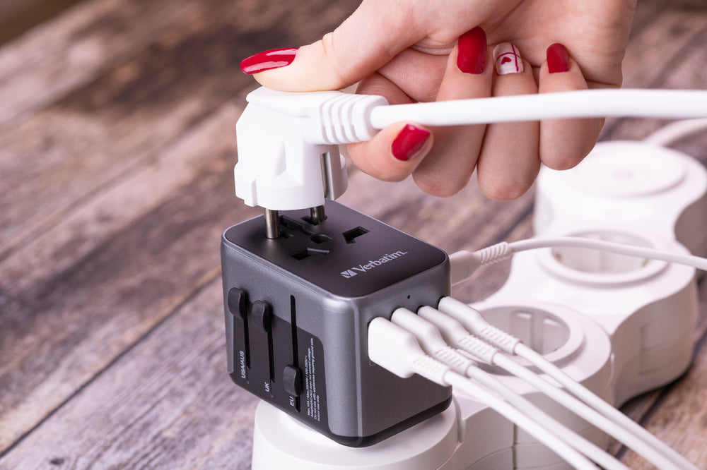 Verbatim Universal Travel Adapter UTA-03
