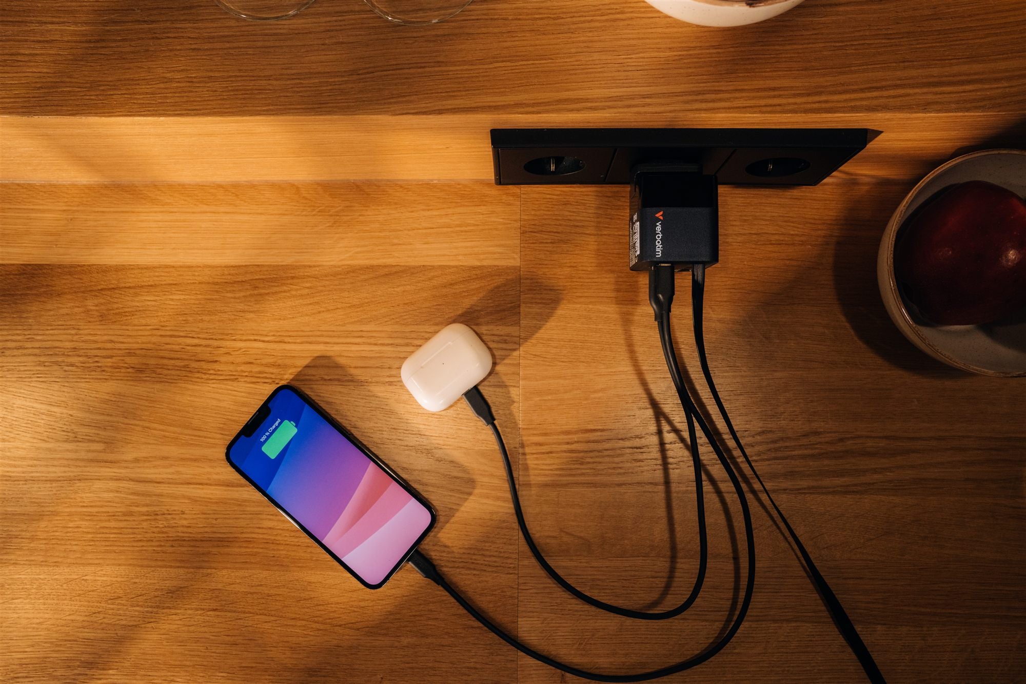 VERBATIM GAN CHARGER 65W 2 PORT RETR CABLE US/EU/UK ADP WCF (P)