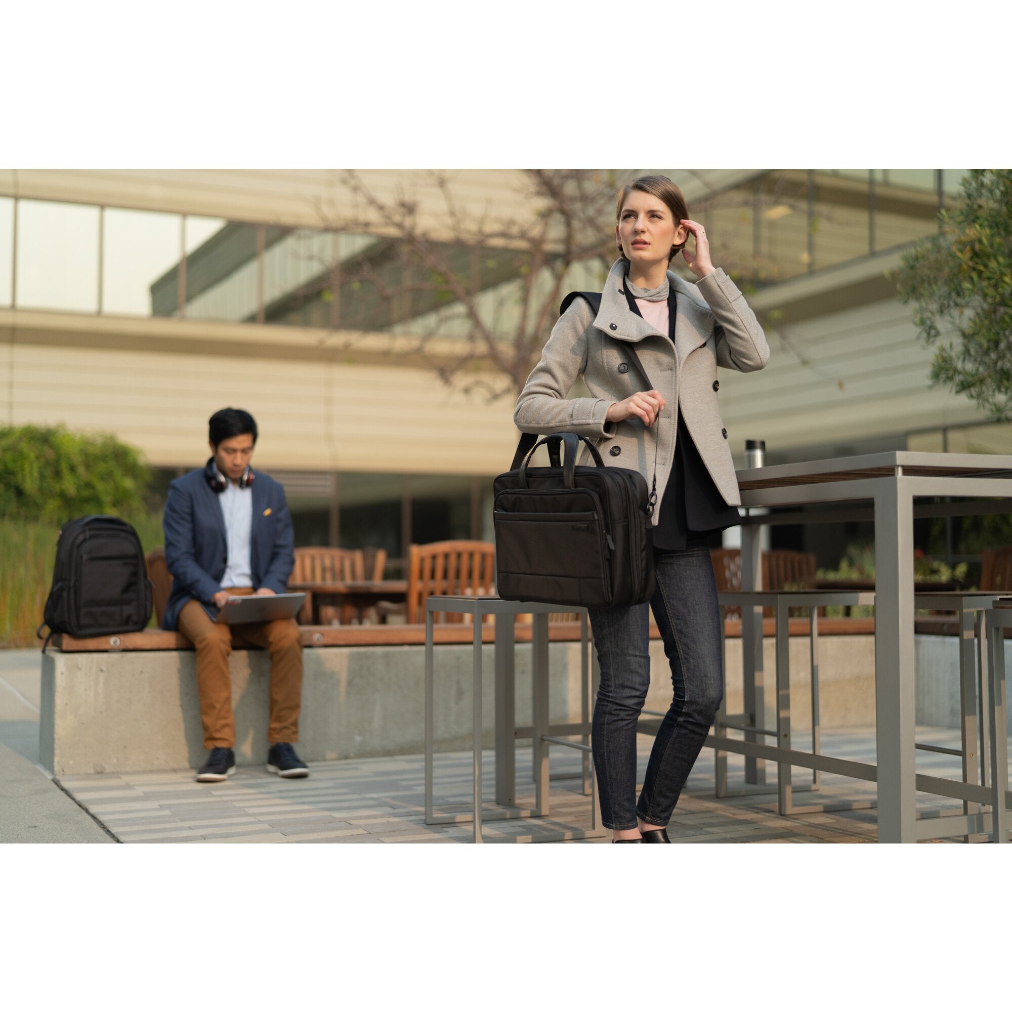 Contour" 2.0 15.6" Business Laptop Brief
