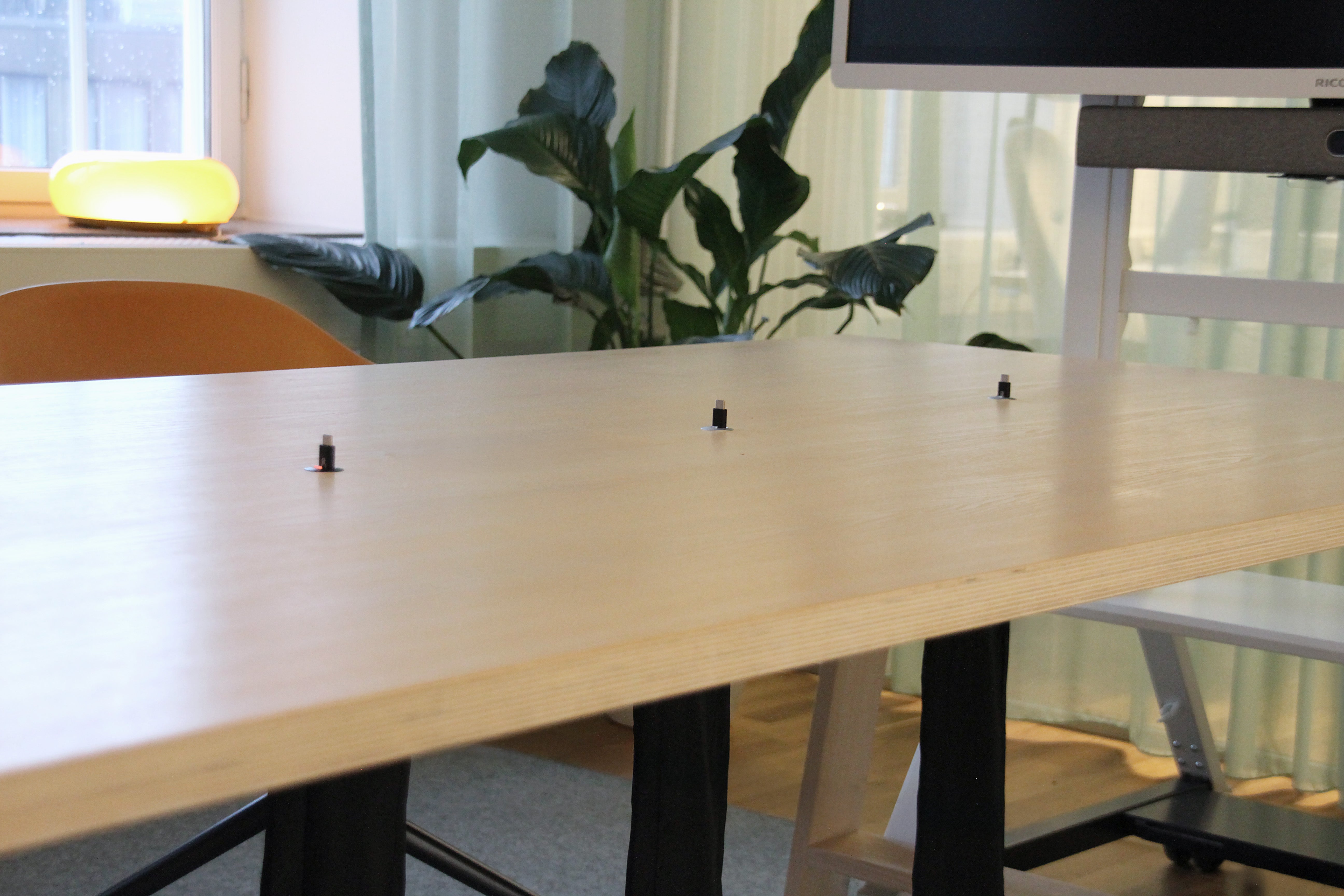 Ochno Socket, pull out, LED button, black