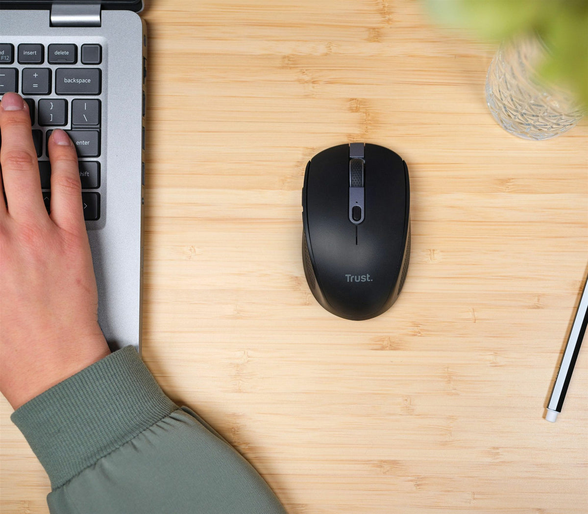 TRUST Souris sans fil OZAA Compact multi-connexion - Noire