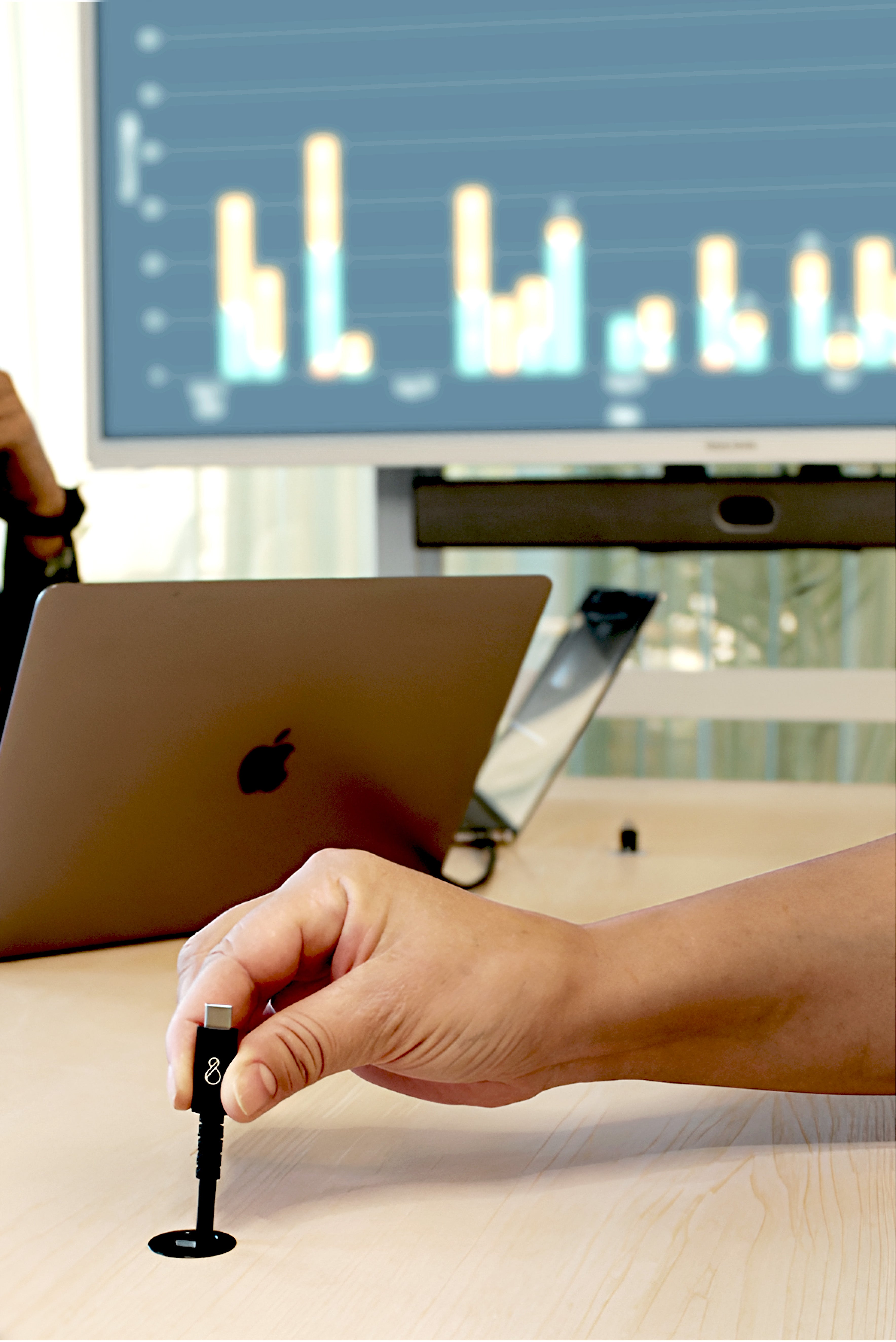 Ochno Socket, pull out, LED button, black