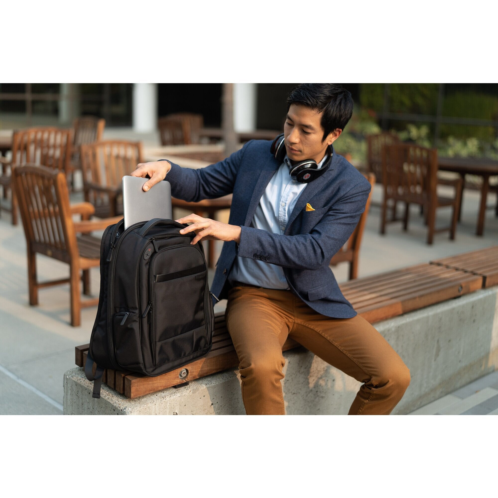 Contour" 2.0 15.6" Business Laptop Backp