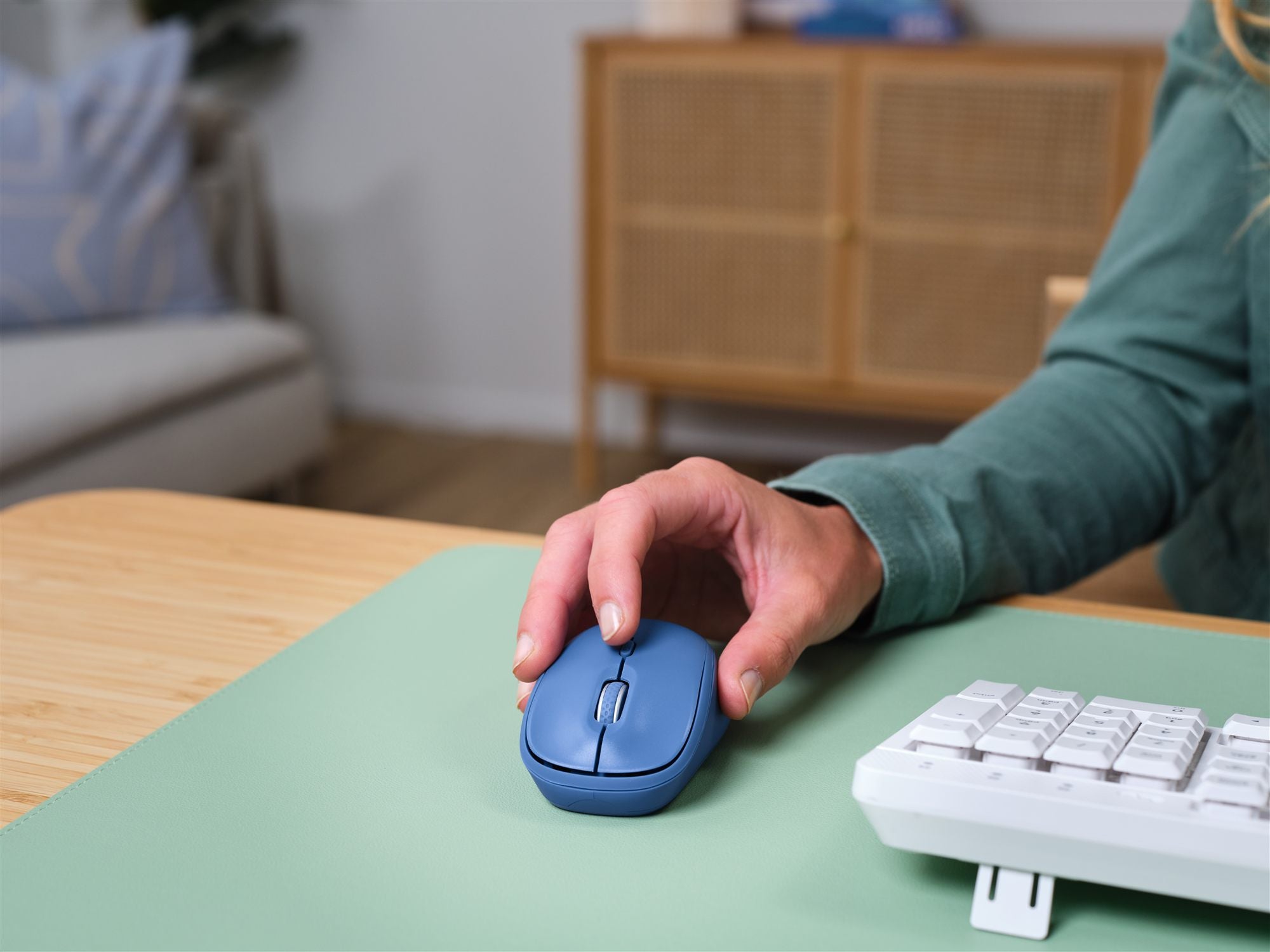 TRUST Souris sans fil compacte YVI+ Multi-connexion Bluetooth + 24 Ghz - Noire
