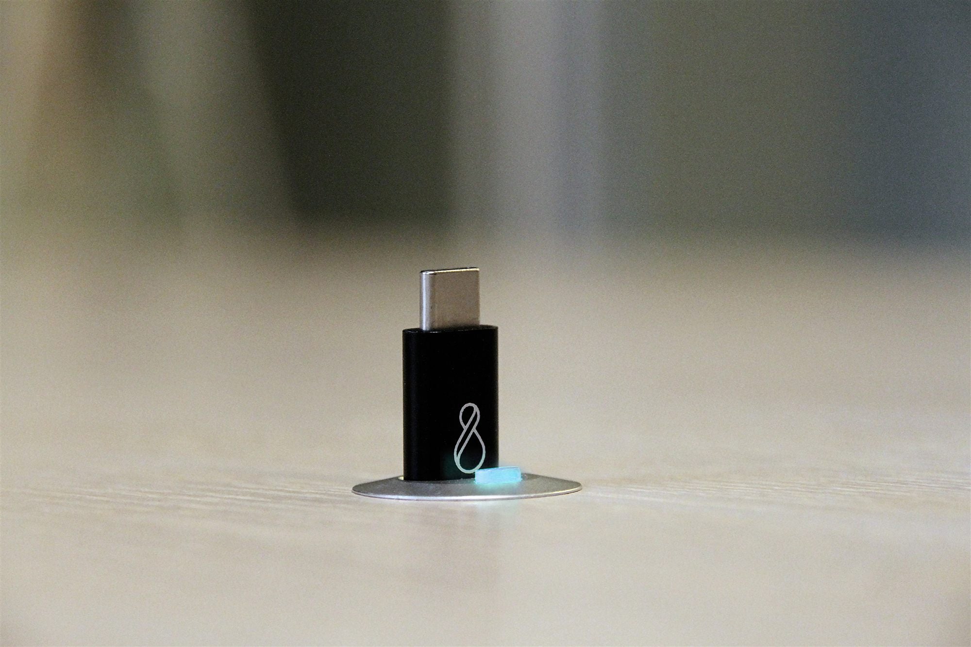 Ochno Socket, pull out, LED button, aluminium