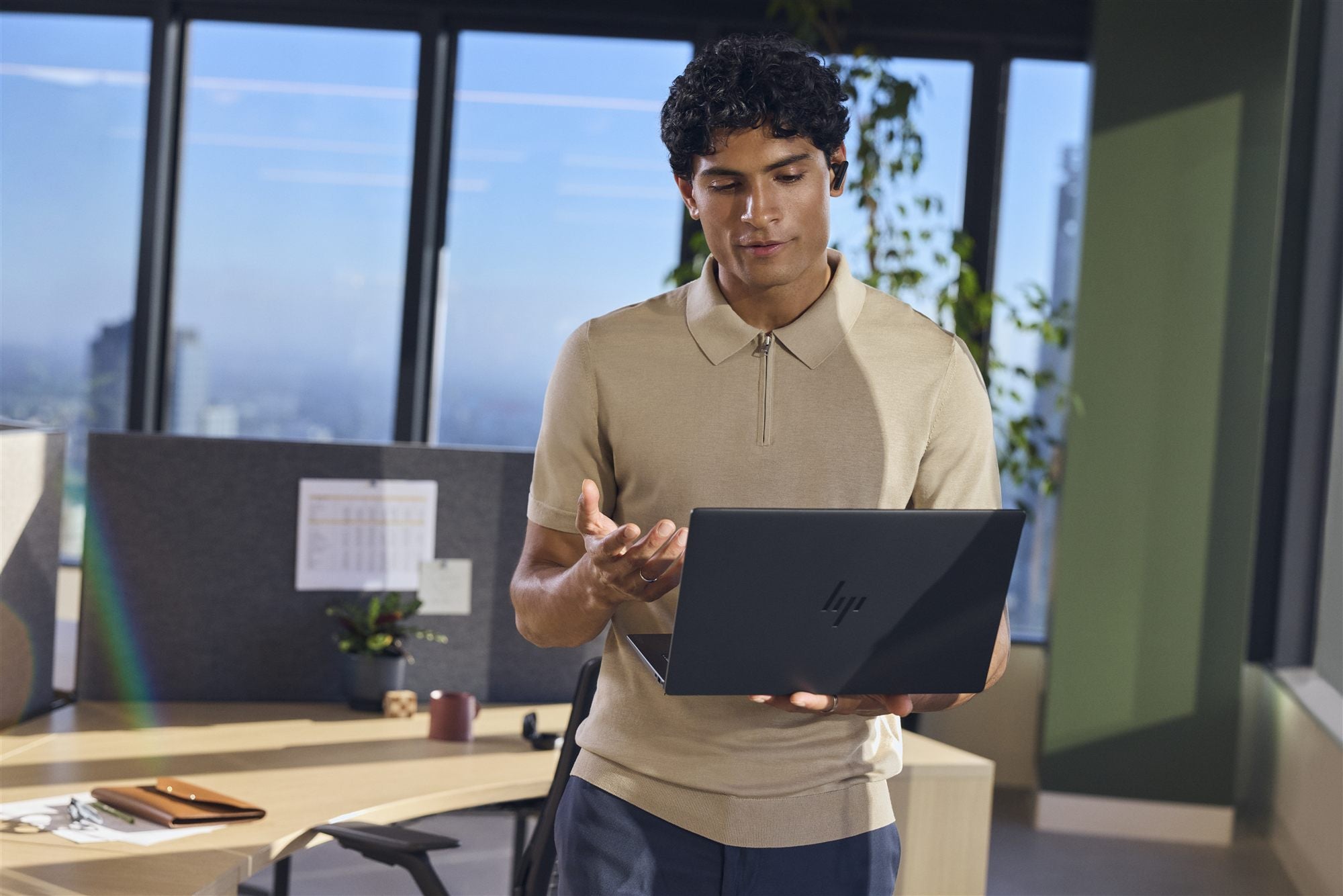 HP EliteBook X G2i AI Intel Core Ultra 5 325 14p WUXGA 32Go LPDDR5X 512Go SSD be+BT 3C Batt FPS UMA W11P 1yr Wrty