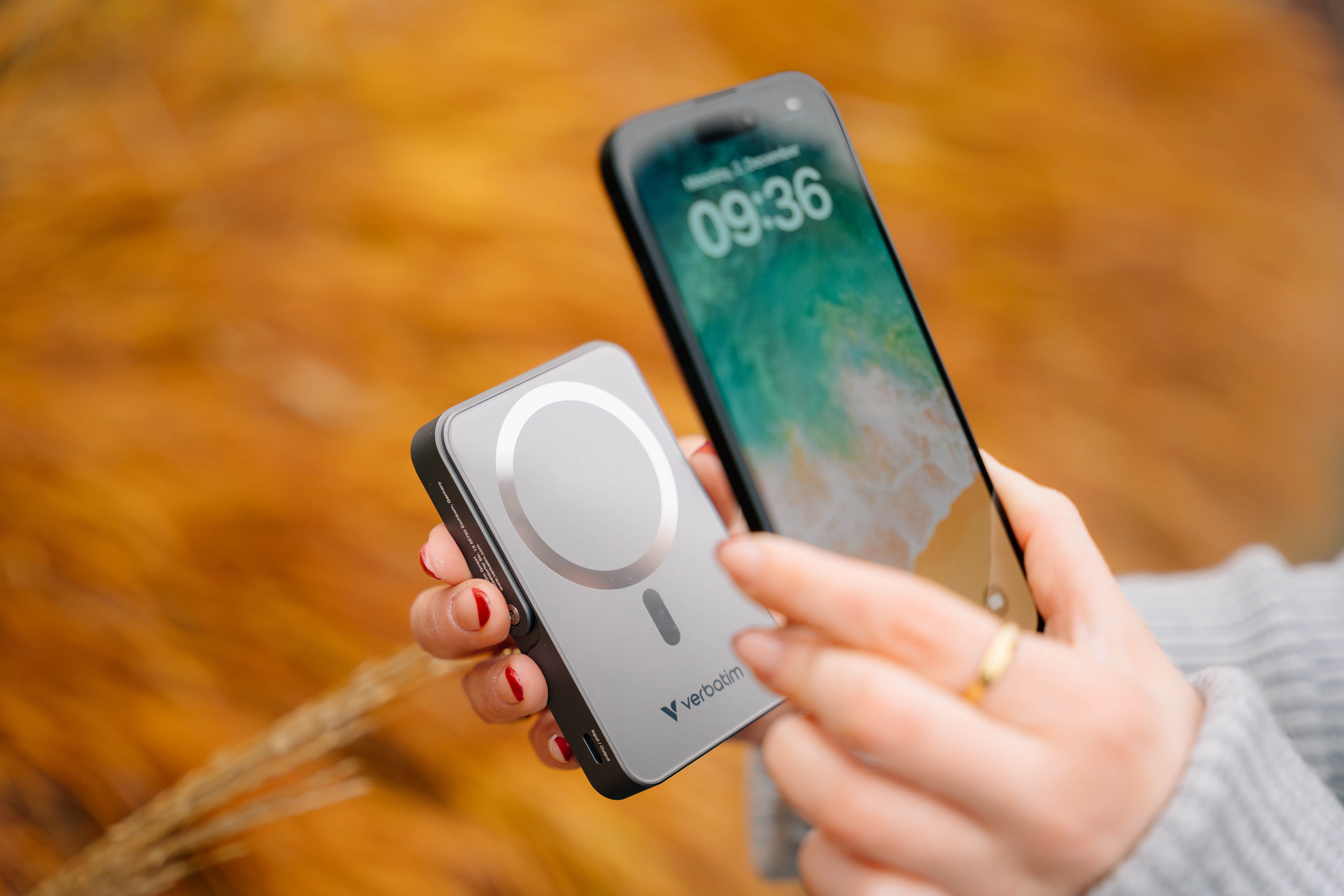 Charge 'n' Go Power Bank with Stand Magn