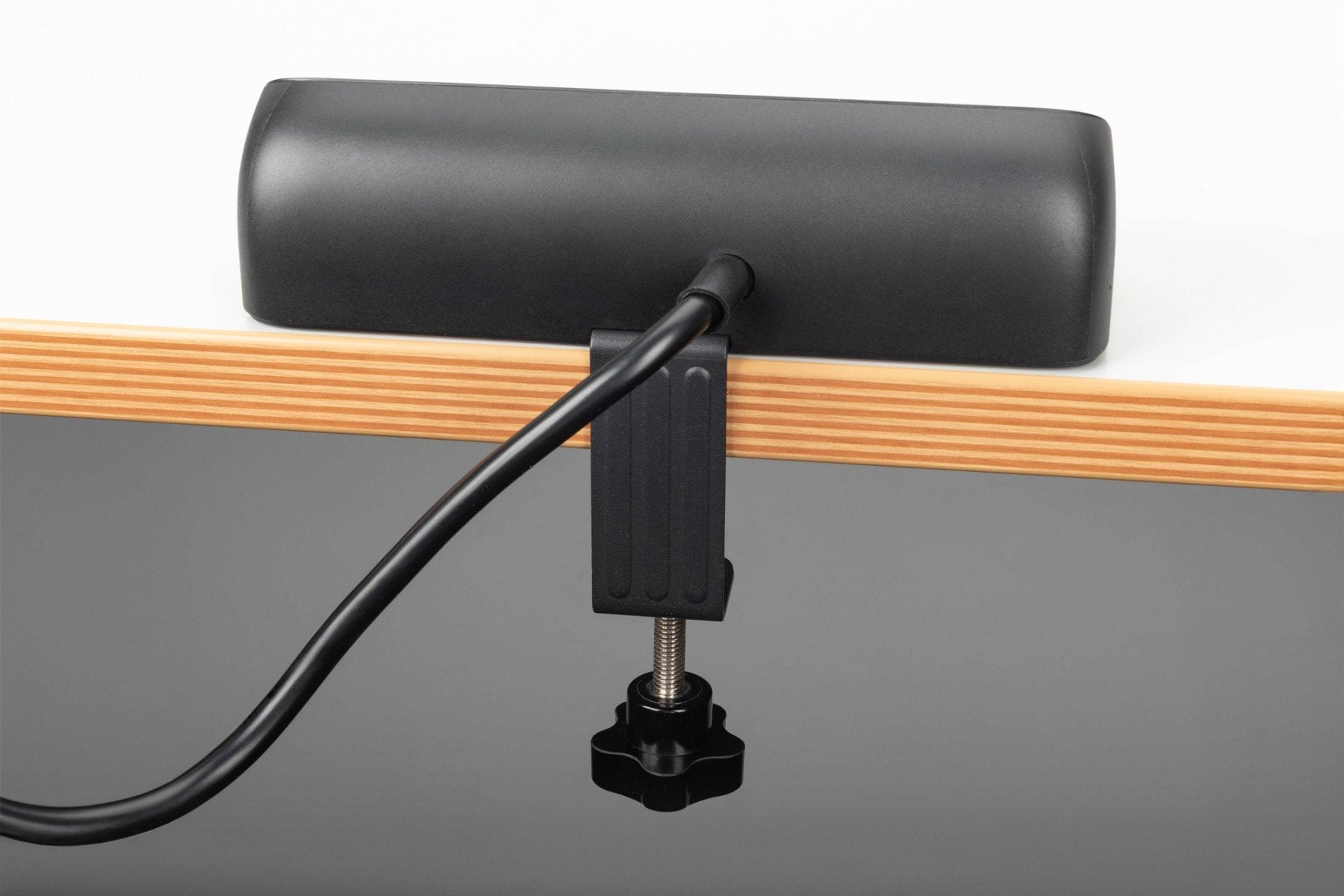 Digitus DA-70625 multiprise de bureau 3 voies avec 2 ports USB-A et 1 port USB-C, noir