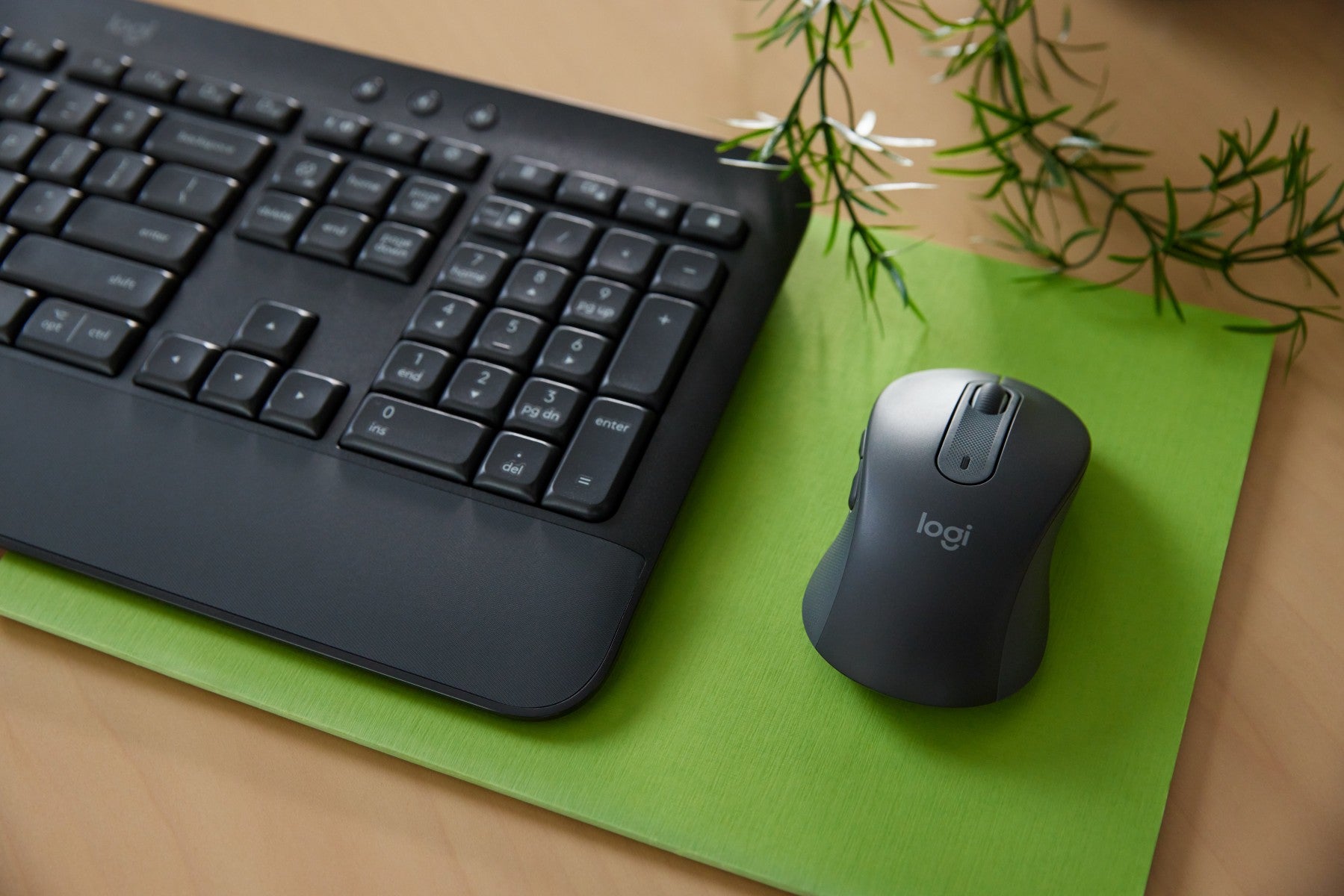 Logitech Signature MK650 Combo for Business clavier Souris incluse Bureau Bluetooth QWERTZ Hongrois Graphite