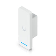 Access reader with a built-in hub for en