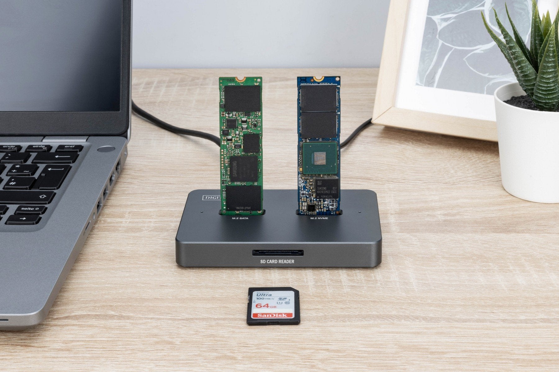 Station d'accueil USB-C 3.2 Gen2 pour disques SSD M.2 Duo NVMe et SATA (max. 2x 4 To) avec lecteur de carte SD-Express 7.1 (max. 2 To), noir