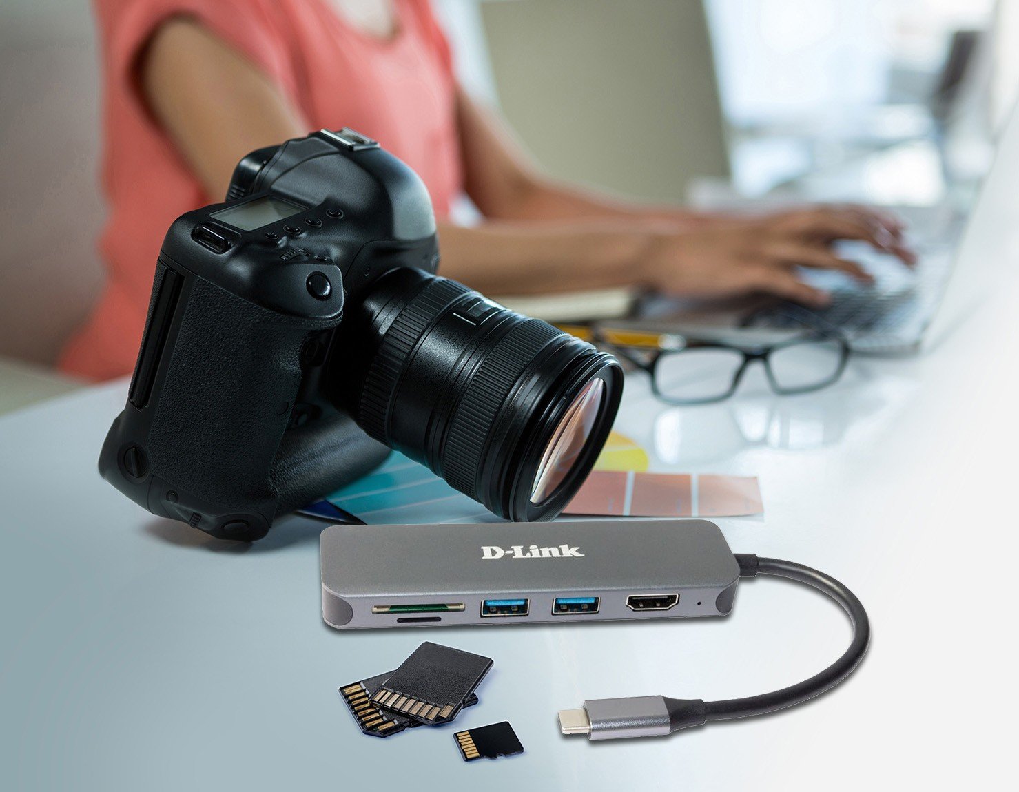 D-Link Hub USB-C 6-en-1 avec HDMI/lecteur de carte/alimentation DUB-2327