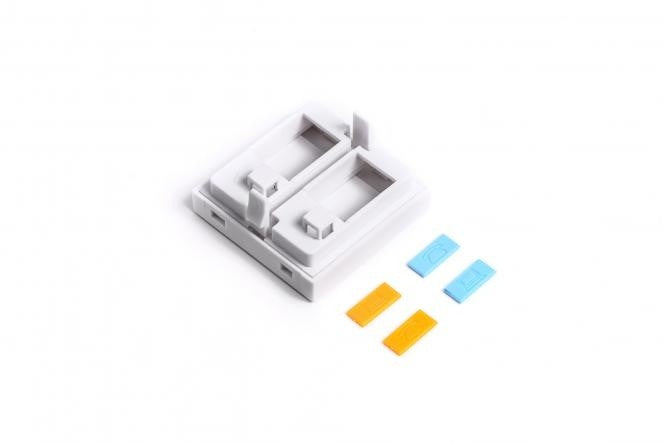 Flat adapter M45 2xKeystone, white, dust covers,