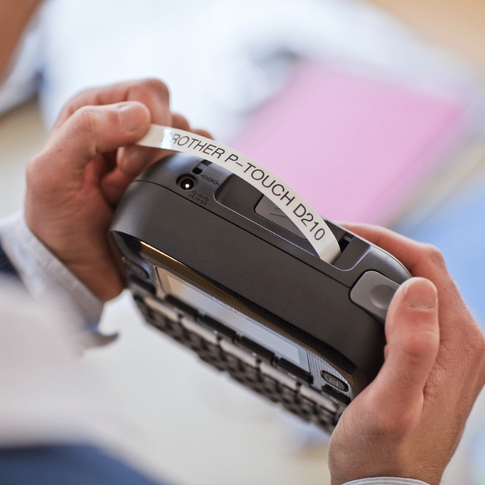 Brother PT-D210 imprimante pour étiquettes Transfert thermique 180 x 180 DPI 20 mm/sec QWERTY