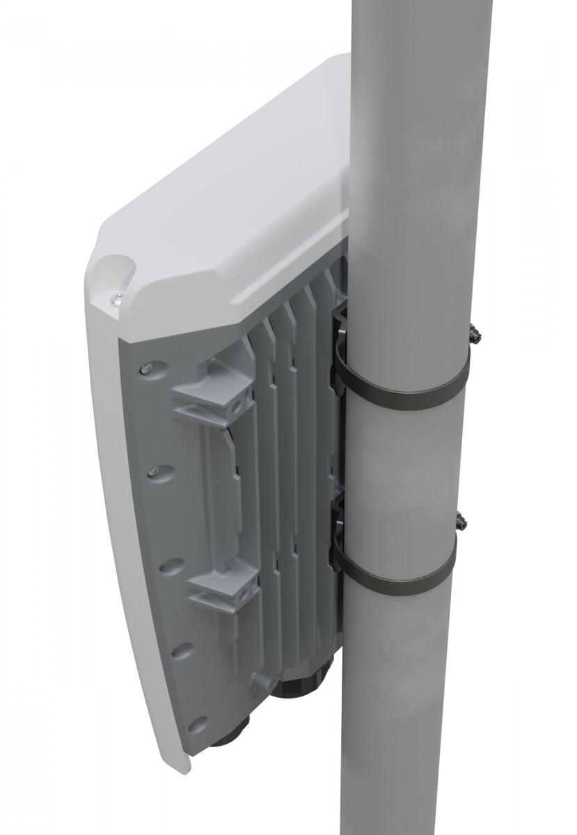 Mikrotik CRS504-4XQ-OUT commutateur réseau Géré L3 Fast Ethernet (10/100) Connexion Ethernet, supportant l'alimentation via ce port (PoE) 1U Blanc