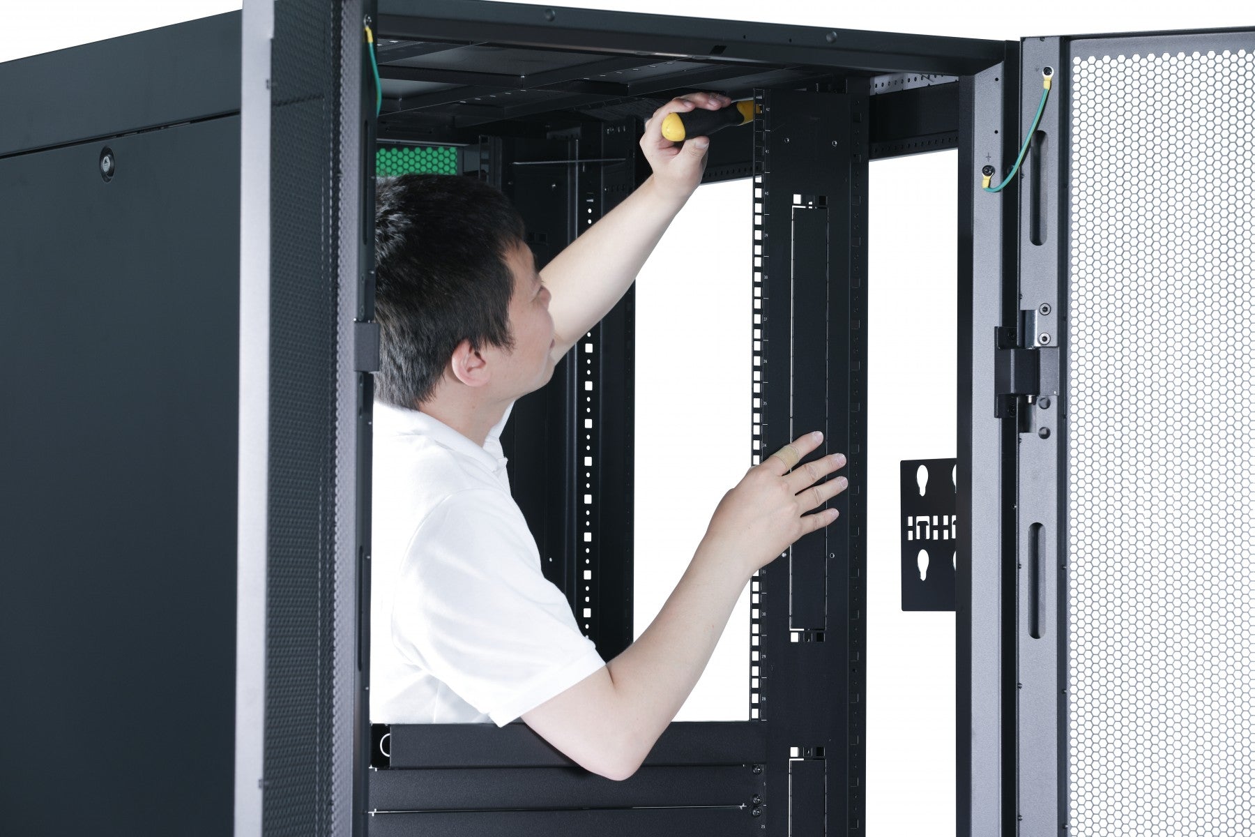 APC Easy Rack 600mm/42U/800mm with Roof Side panel castors feet and 4 Brackets No Bottom black
