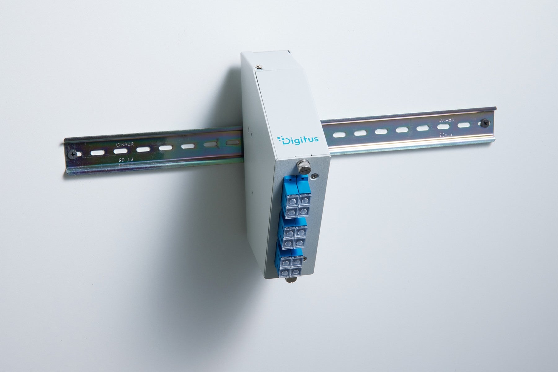 Digitus DN-96893 Répartiteur de fibre optique angulaire sur rail DIN, 6 SC DX/LC Quad, gris