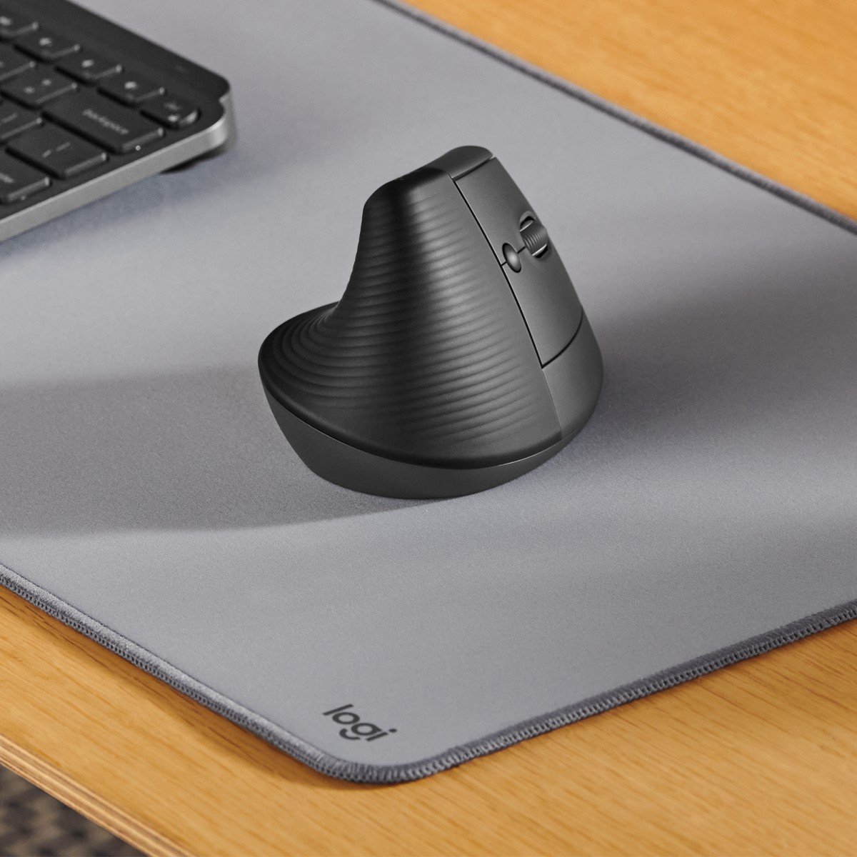 LOGITECH Lift Vertical Ergonomic Mouse Vertical mouse ergonomic optical 6 buttons wireless Bluetooth 2.4 GHz Bolt USB