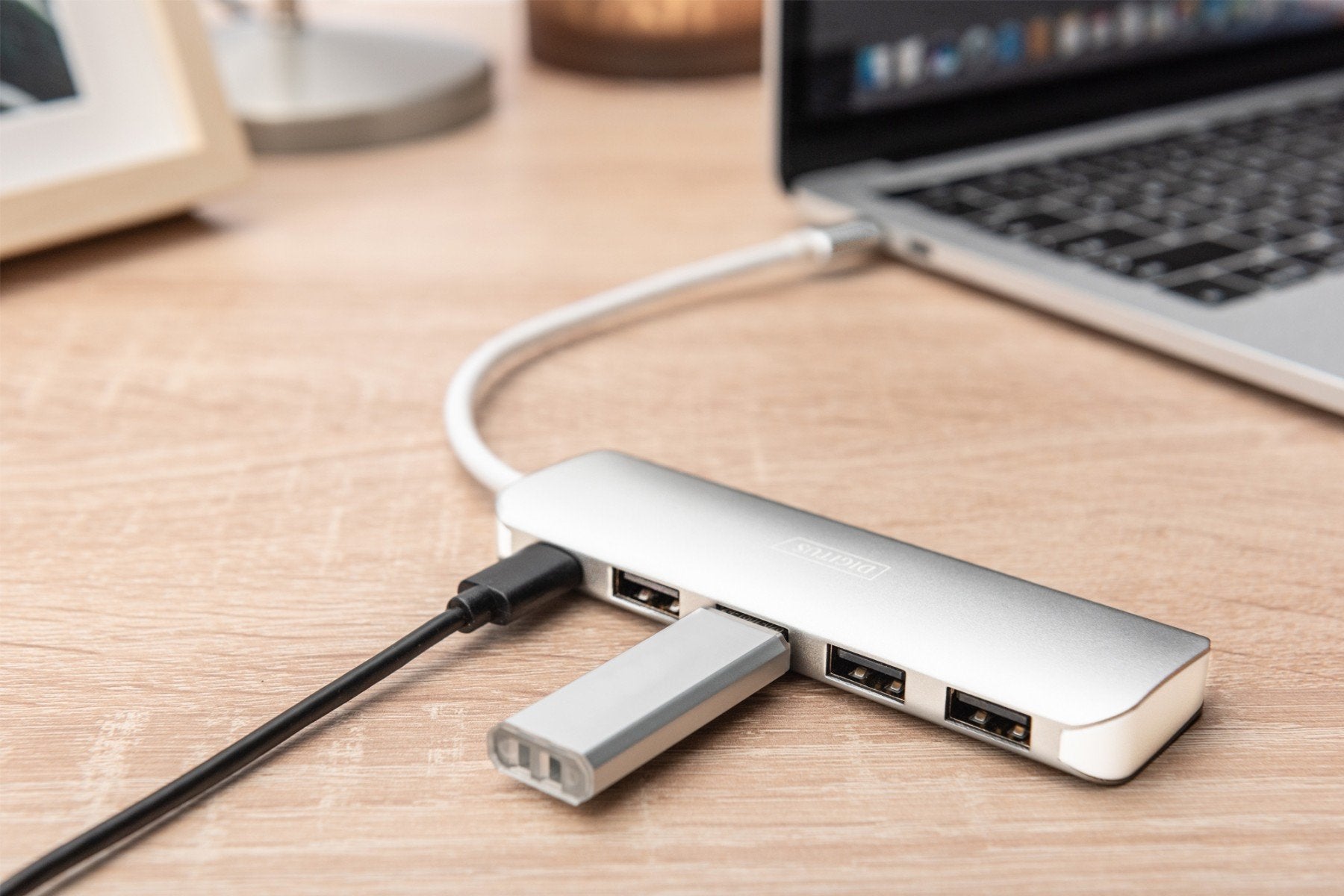 Digitus DA-70242-1 hub & concentrateur USB 3.2 Gen 1 (3.1 Gen 1) Type-C 5000 Mbit/s Argent