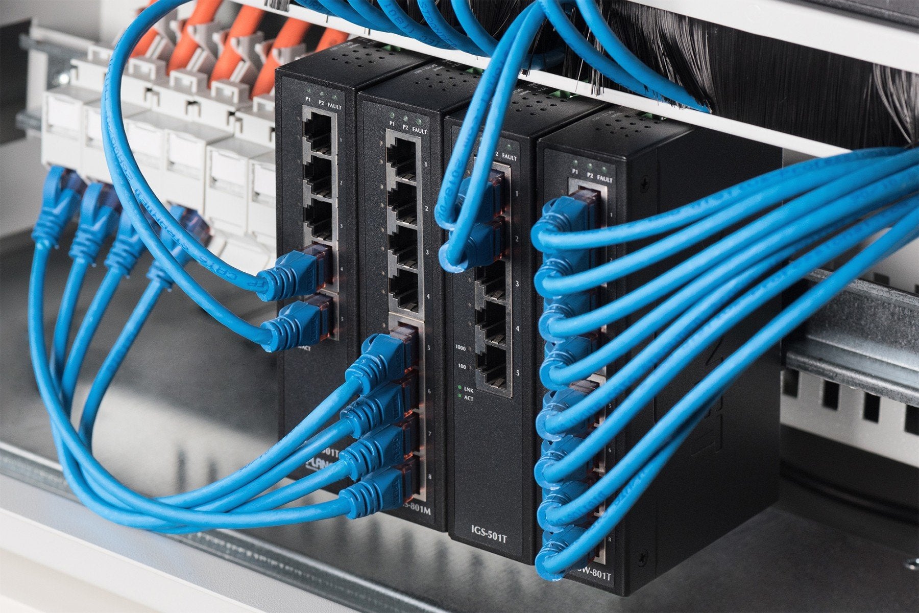 Digitus DN-19-DIN-3U accessoire de racks Rail d’étagere