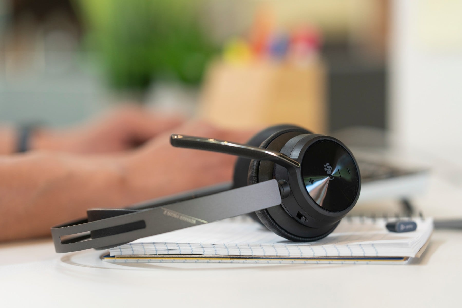 POLY Voyager Focus 2 USB-A Headset Sans fil Arceau Bureau/Centre d'appels USB Type-C Bluetooth Noir