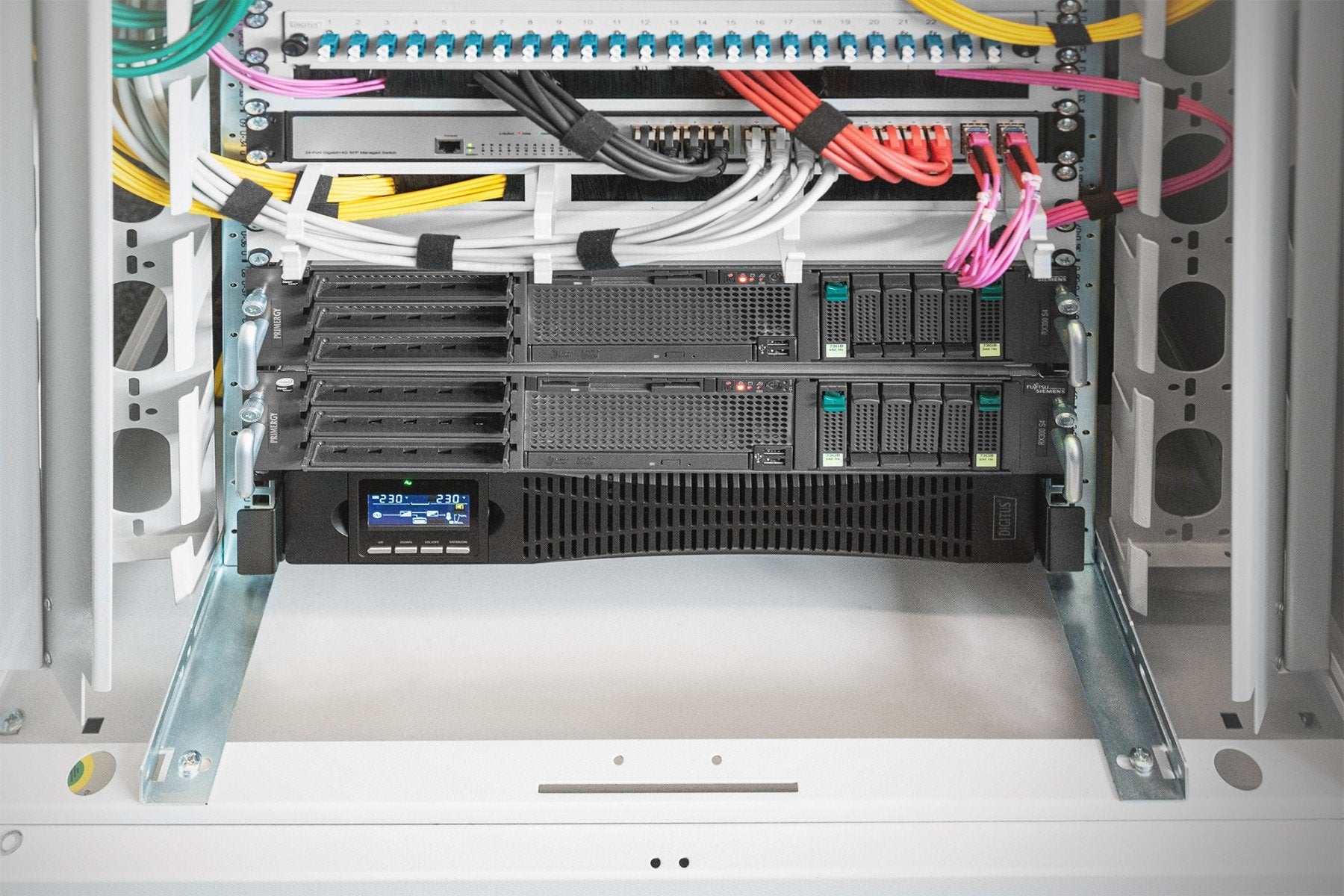 Digitus DN-170093 alimentation d'énergie non interruptible Double-conversion (en ligne) 1,5 kVA 8 sortie(s) CA