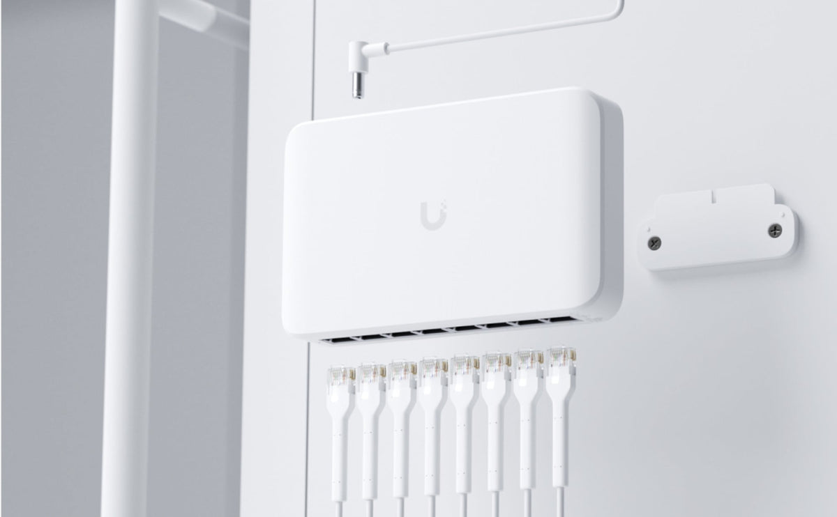 UniFi Low-cost Desktop 8Port Gigabit Swi