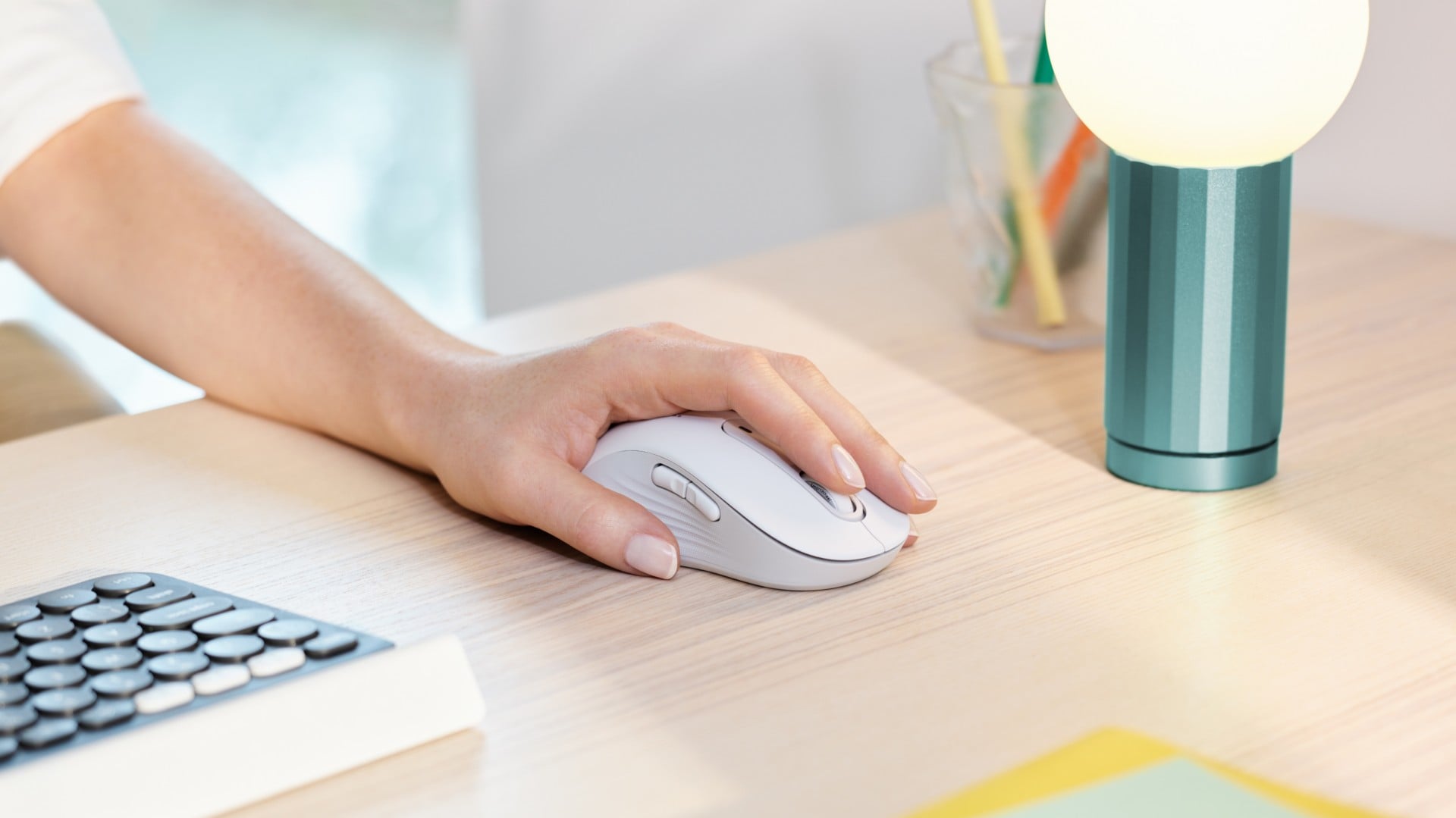 LOGITECH Signature M650 L LEFT Mouse large size left-handed optical 5 buttons wireless Bluetooth 2.4 GHz OFF-WHITE