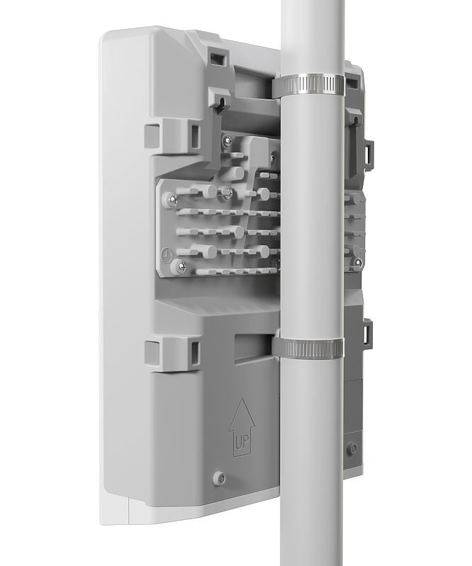 Mikrotik netPower 16P L2/L3 Gigabit Ethernet (10/100/1000) Connexion Ethernet, supportant l'alimentation via ce port (PoE) Blanc