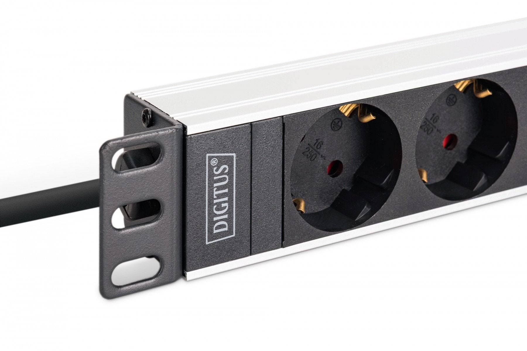 "Barre d'alimentation PDU Rack 19"", 9 prises Schuko CEE 7/3 (45°), câble de 2m, fiche IEC C20, 16A, aluminium"