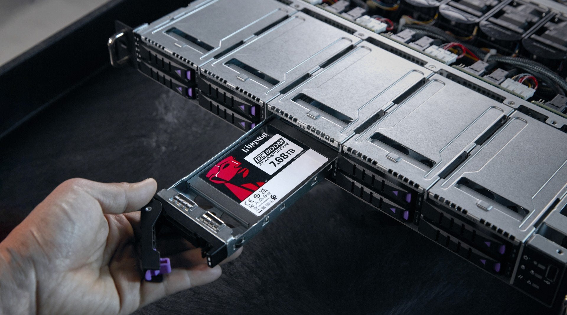 KINGSTON 7.68To DC600M 2.5p SATA3 mixed-use data center SSD for enterprise servers and NAS (VMWare Ready)