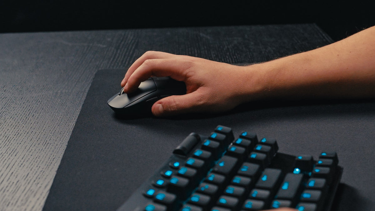 LOGITECH G PRO X SUPERLIGHT 2 Mouse optical 5 buttons wireless 2.4 GHz USB LOGITECH LIGHTSPEED receiver white