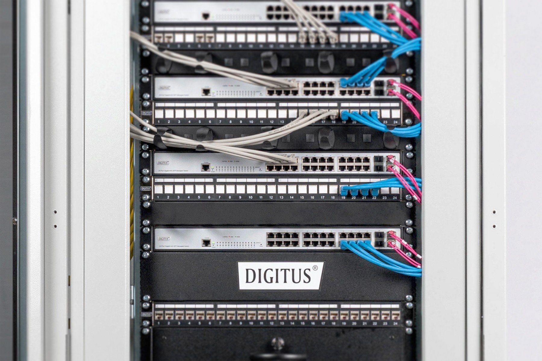 Digitus Plaque de recouvrement pour armoires de 483 mm (19 po)