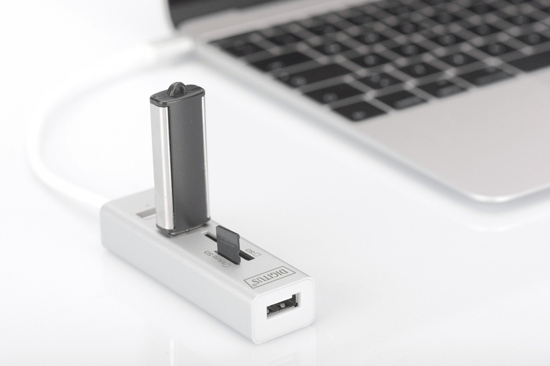 Digitus Concentrateur a 3 ports OTG USB Type-C™ + lecteur de carte