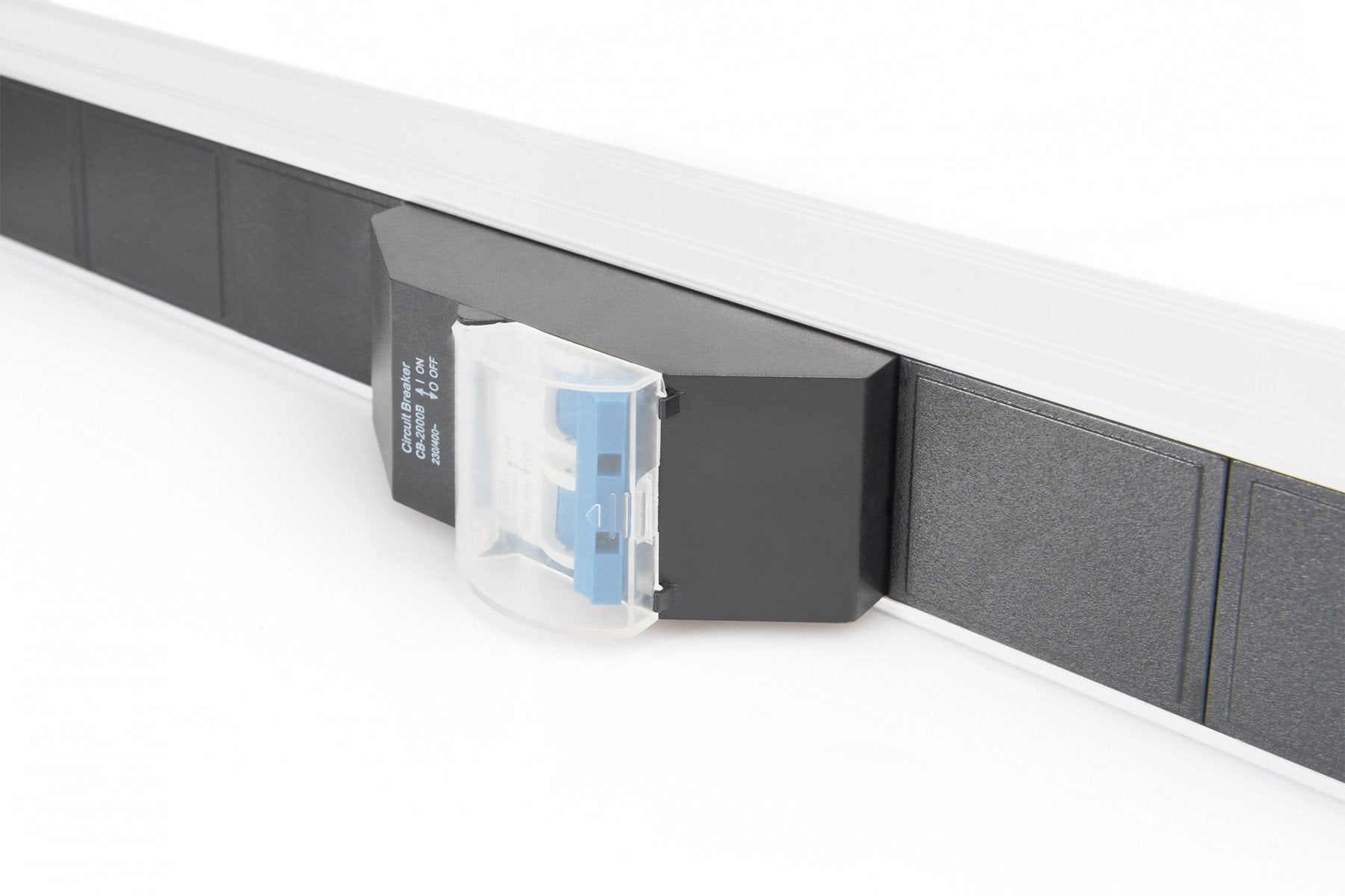 Digitus A-19-STRIP42-1 multiprise 9 sortie(s) CA