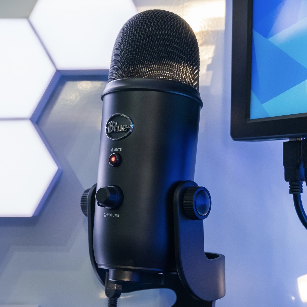 LOGITECH Blue Microphones Yeti 10-Year Anniversary Edition microphone USB blackout