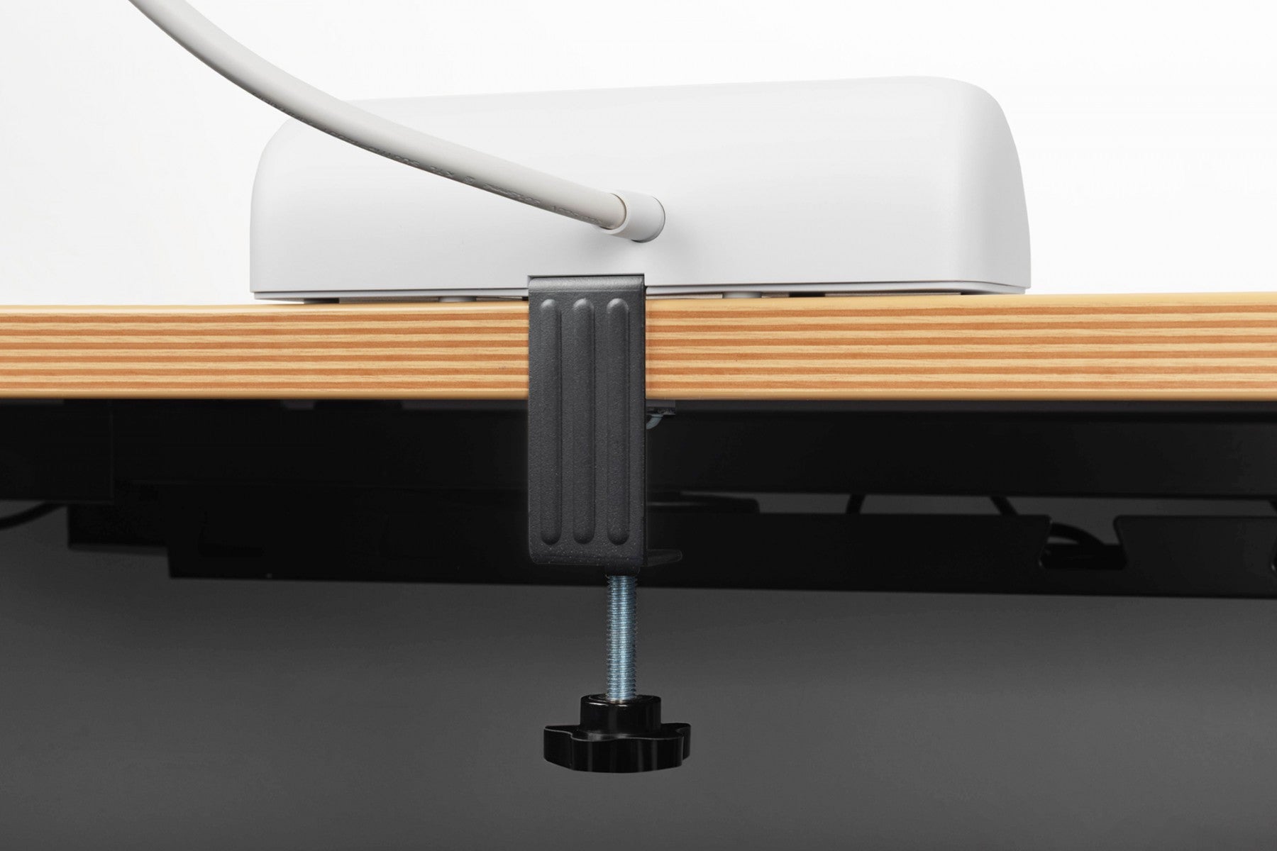 Digitus DA-70626 multiprise de bureau 3 voies avec 2 ports USB-A et 1 port USB-C, blanche
