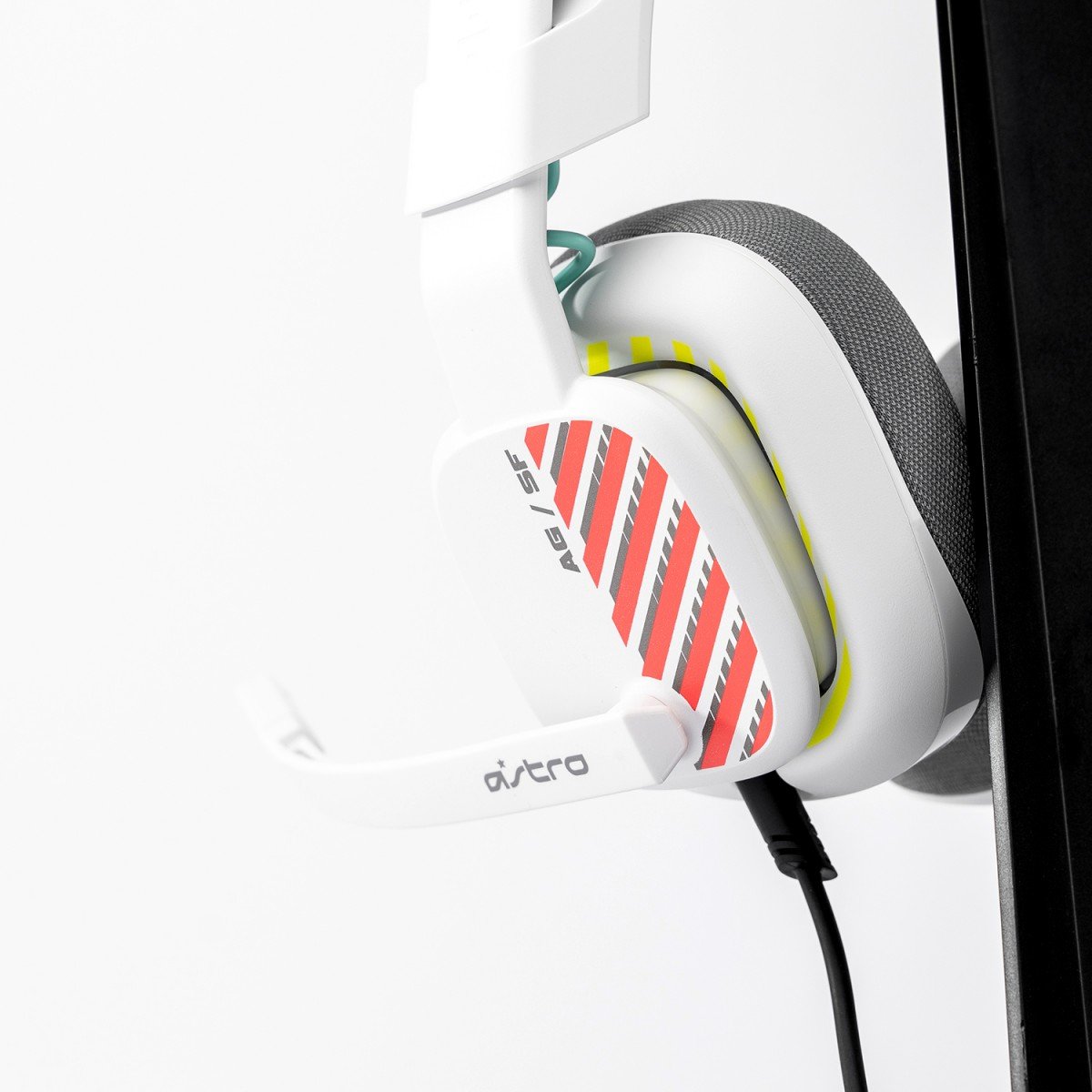 LOGITECH Astro Gaming A10 Gen 2 Headset full size wired 3.5 mm jack white/XB