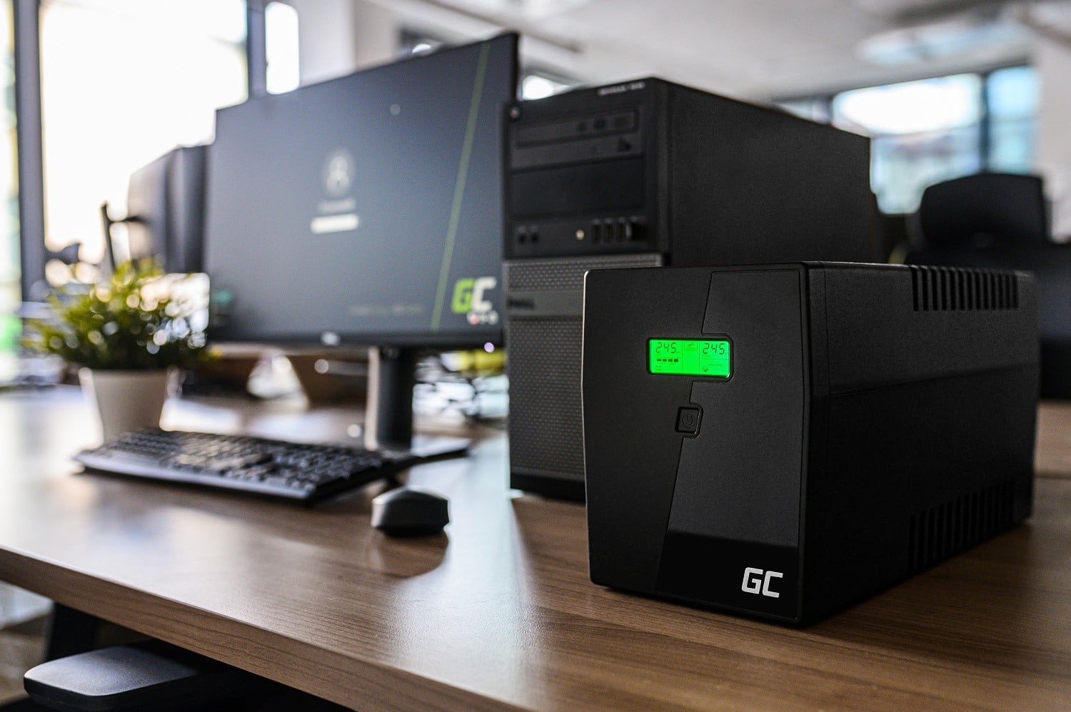 Green Cell UPS03 alimentation d'énergie non interruptible Interactivité de ligne 1,999 kVA 600 W 4 sortie(s) CA